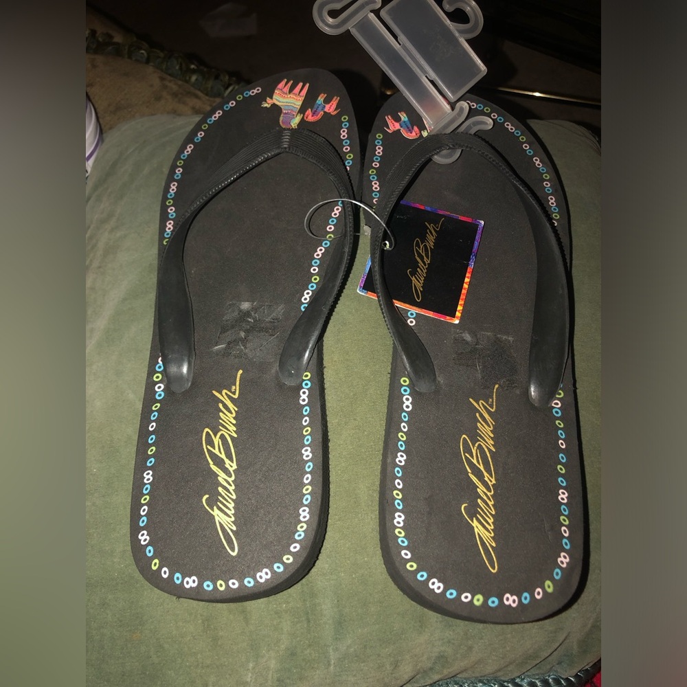 Rare! Vintage Laurel Burch Flip Flops- $35 or $30 w/offer